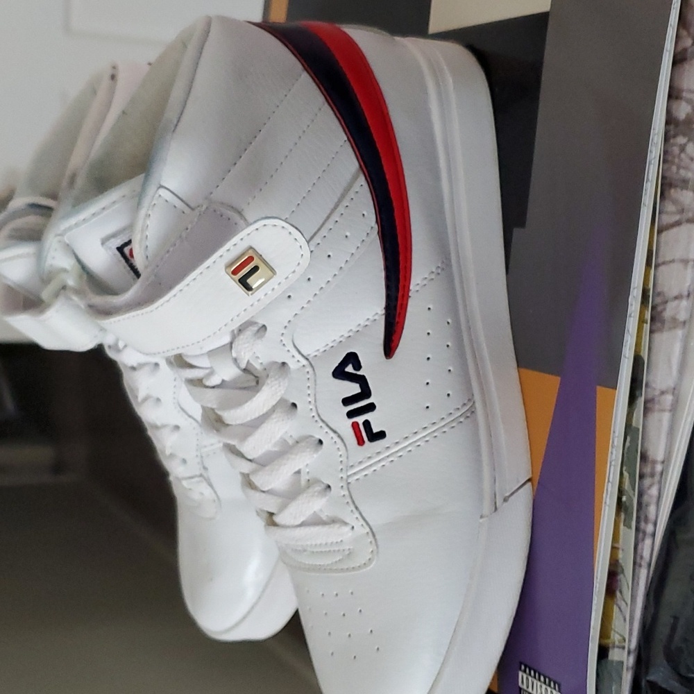 Sneakers - Picture 3 of 9